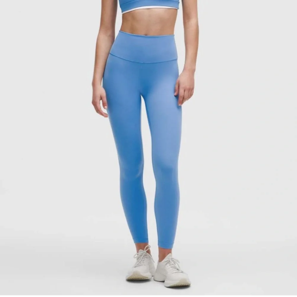 Lululemon Wunder Train High-Rise Tight 25"
Pool Party size 14 NWT - Picture 2 of 4